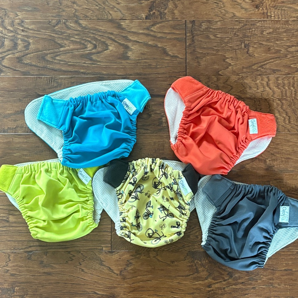 GroVia Cloth Diaper Set - 5 covers and 4 inserts - Picture 3 of 5